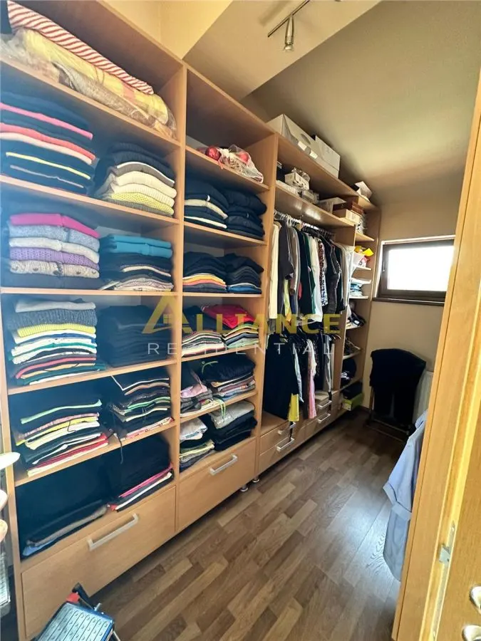 Piata Sudului Casa 4 camere | 3 bai Teren 160 mp - foto 18