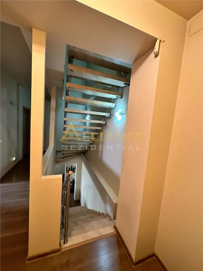 Piata Sudului Casa 4 camere | 3 bai Teren 160 mp - foto 24