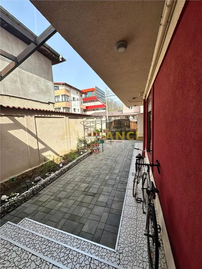 Piata Sudului Casa 4 camere | 3 bai Teren 160 mp - foto 8