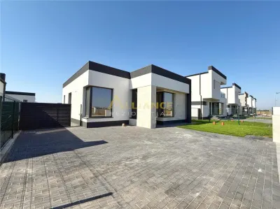 Casa individuala parter ||3 camere 2 bai+dressing||teren 330 mp || 2 minute STV - Berceni