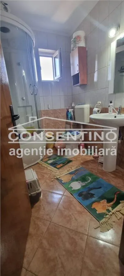 Se vinde imobil cu 3 camere , zona Hasdeu , liber 80 mp , boxa , garaj - foto 1