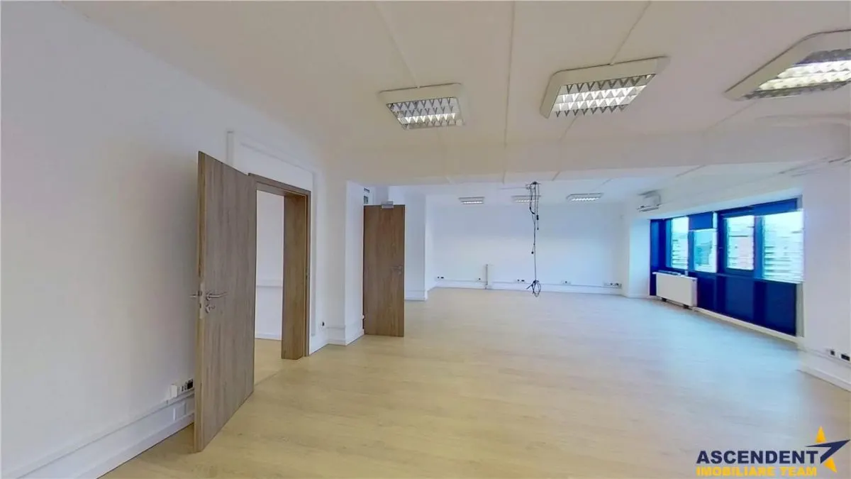 Tur LIVE! Spatiu birouri, renovat, Centrul Civic, Brasov. - foto 1