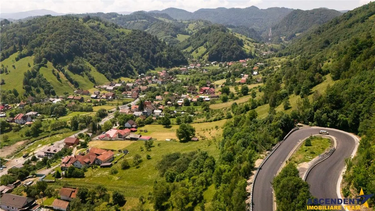 Teren 1.450 mp intravilan, la DN, cu priveliste de carte postala, Bran, Moieciu, Brasov - foto 1