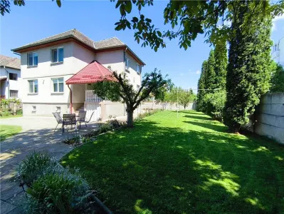 Casa de vanzare in Ungheni zona Centrala,Complet mobilata si utilata - foto 3