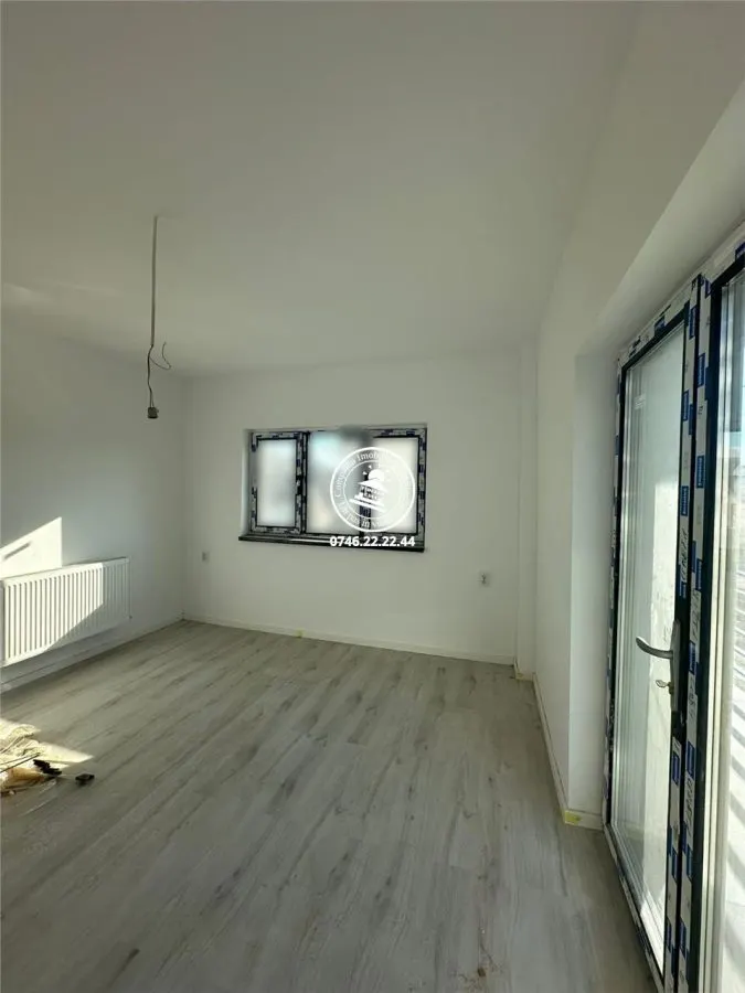 Apartament 2 camere de vanzare, decomandat - Vișani - foto 1