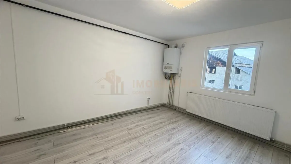 Garsoniera de vanzare, zona Piata Mare - foto 1