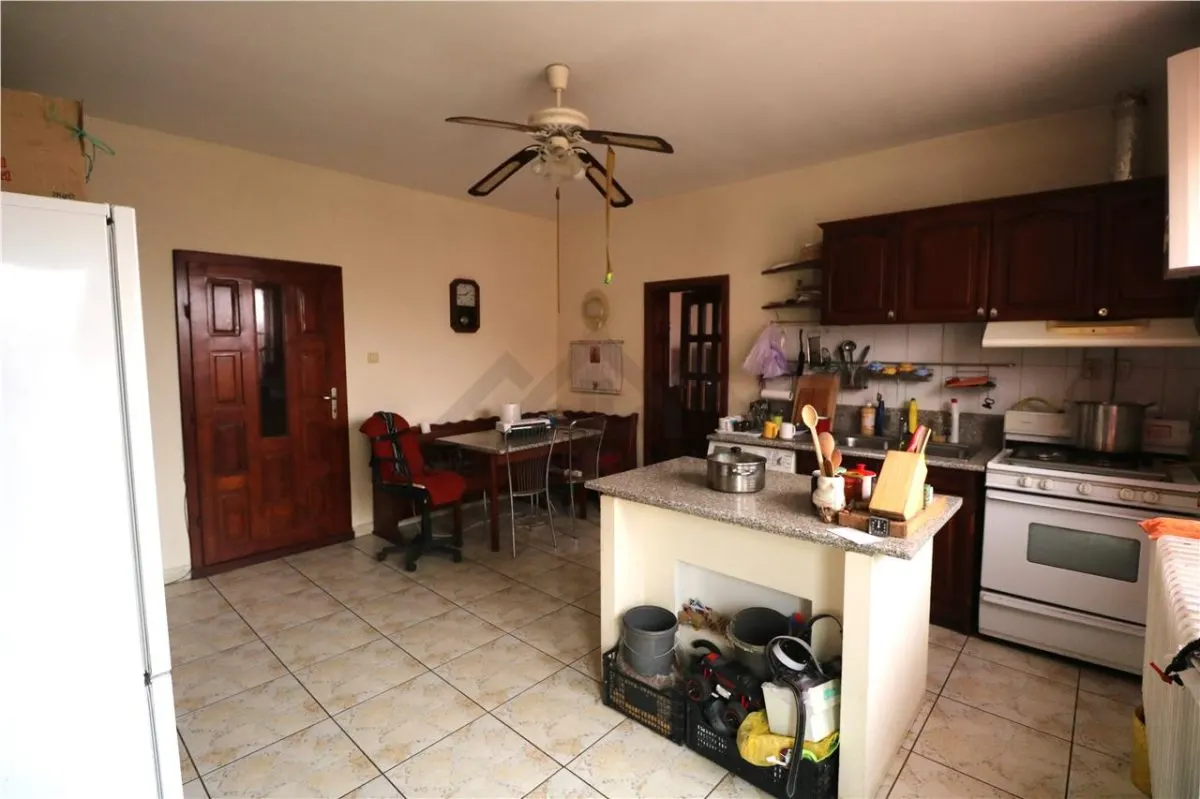 Casa 200 mp+ teren 1100 mp, 2 fronturi stradale - foto 7