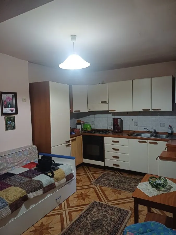 Apartament 4 camere zona Patria - foto 1
