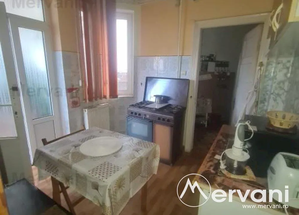 Apartament cu 3 camere de vanzare in Campina - foto 1