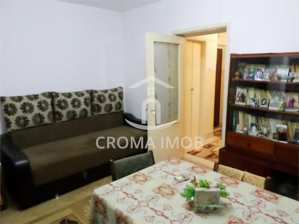 Vanzare apartament 2 camere, semidecomandat, Ploiesti, zona Nord/ Cameliei - foto 1