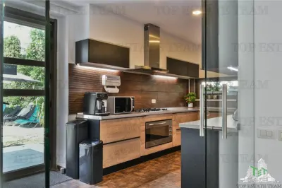 Vila premium cu 7 camere, piscina privata si terasa de 90 mp, situata in Otopeni - foto 13