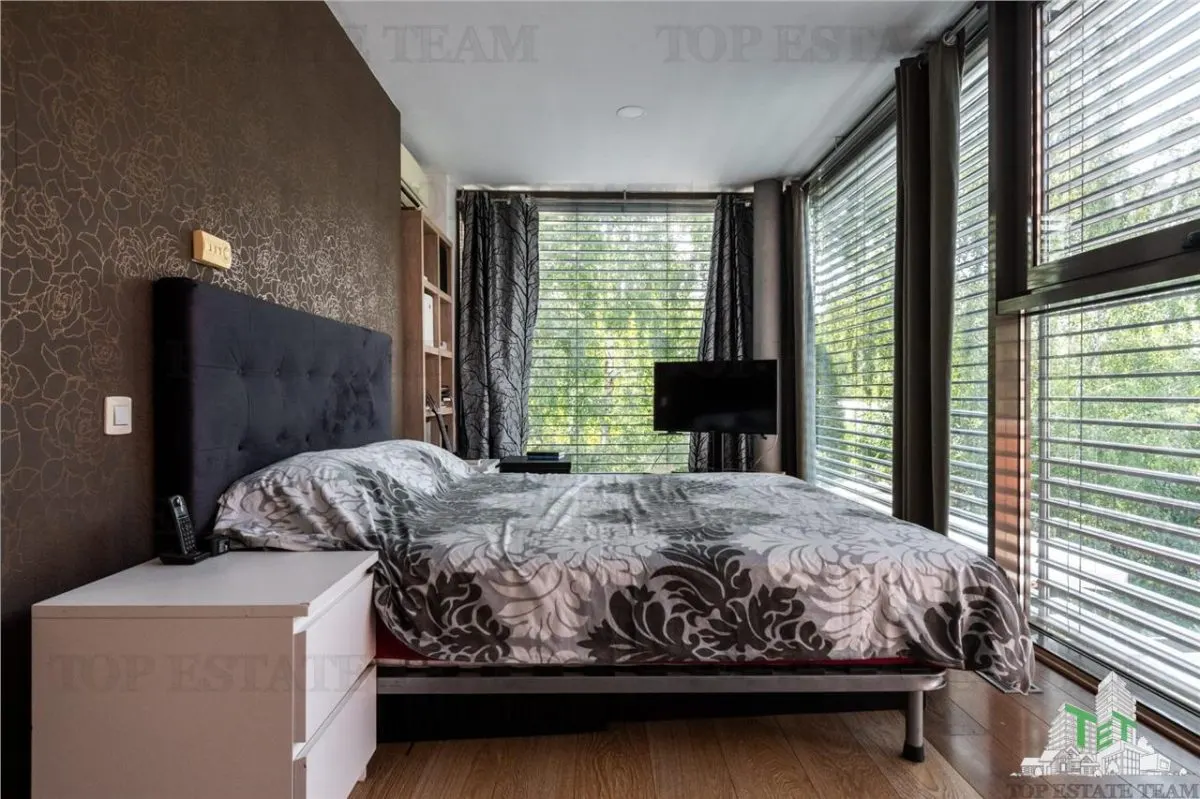 Vila premium cu 7 camere, piscina privata si terasa de 90 mp, situata in Otopeni - foto 16