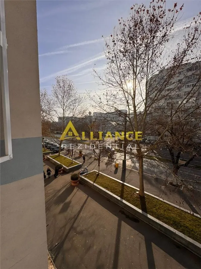 APARTAMENT 3 CAMERE | SECTOR 4 | 300 m METROU APĂRĂTORII PATRIEI | ETAJ 2/10 - foto 2