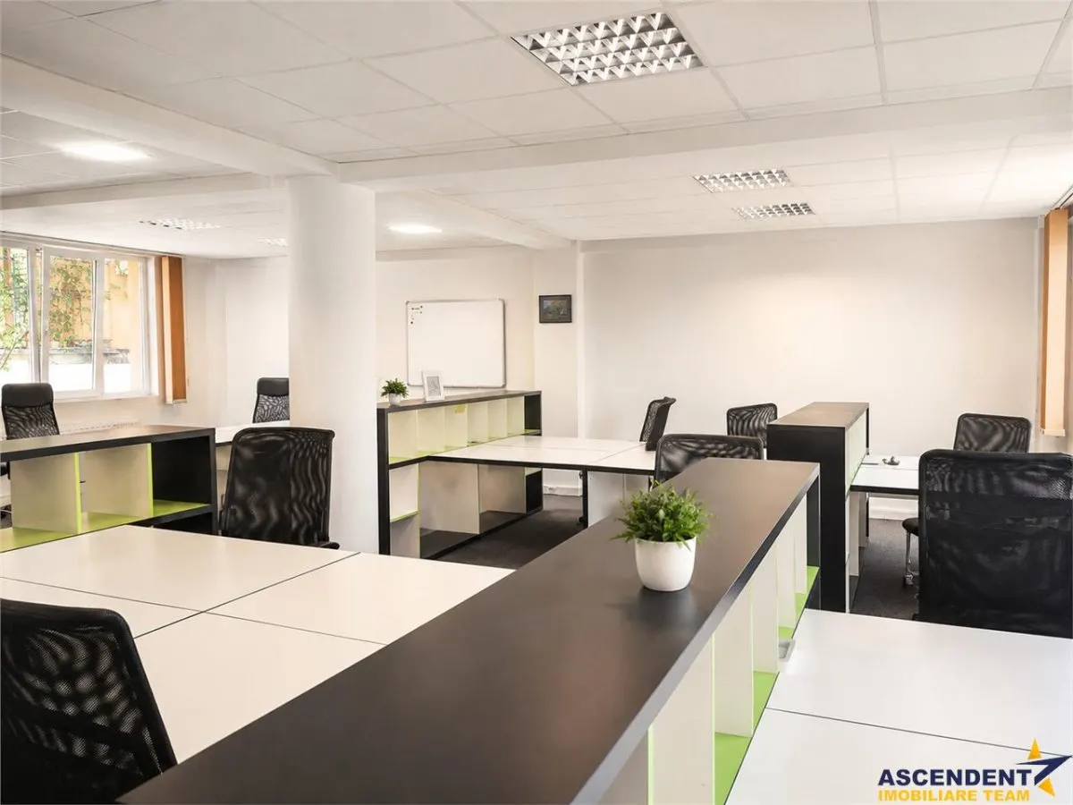 Spatiu, configurat pe trei niveluri, Central, Brasov - foto 1