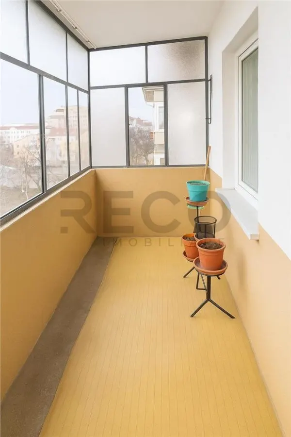 RECO Apartament 3 camere, zona Rogerius, etaj 4 din 4, balcon inchis - foto 3