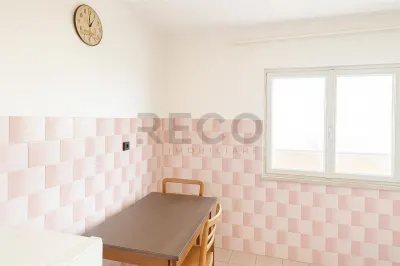 RECO Apartament 3 camere, zona Rogerius, etaj 4 din 4, balcon inchis - foto 4
