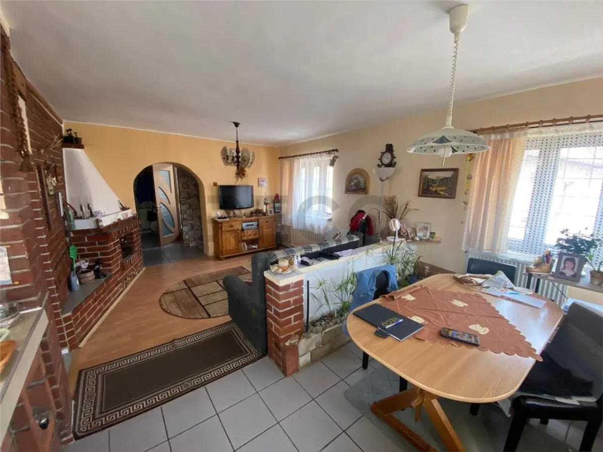 RECO Casa 3 camere, zona Est, Marghita, cu  spatiu comercial - foto 1