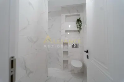 Apartament cu 200 mp TEREN - Mobilat si utilat -Metrou Berceni - foto 10