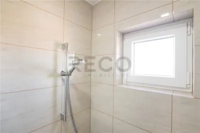 RECO Apartament 2 camere Marghita â€“ etaj 3/4, balcon, baie cu geam, bloc cu acoperis - foto 10
