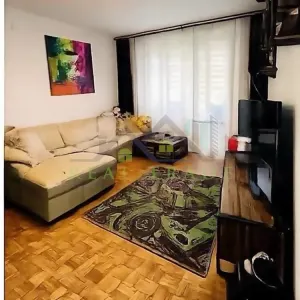 Apartament 2 camere etajul 1 zona Tractorul - Brasov