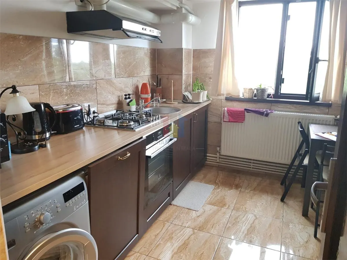 Partial Mobilat - Utilat 3 camere, zona Bariera,etaj 6 - foto 2