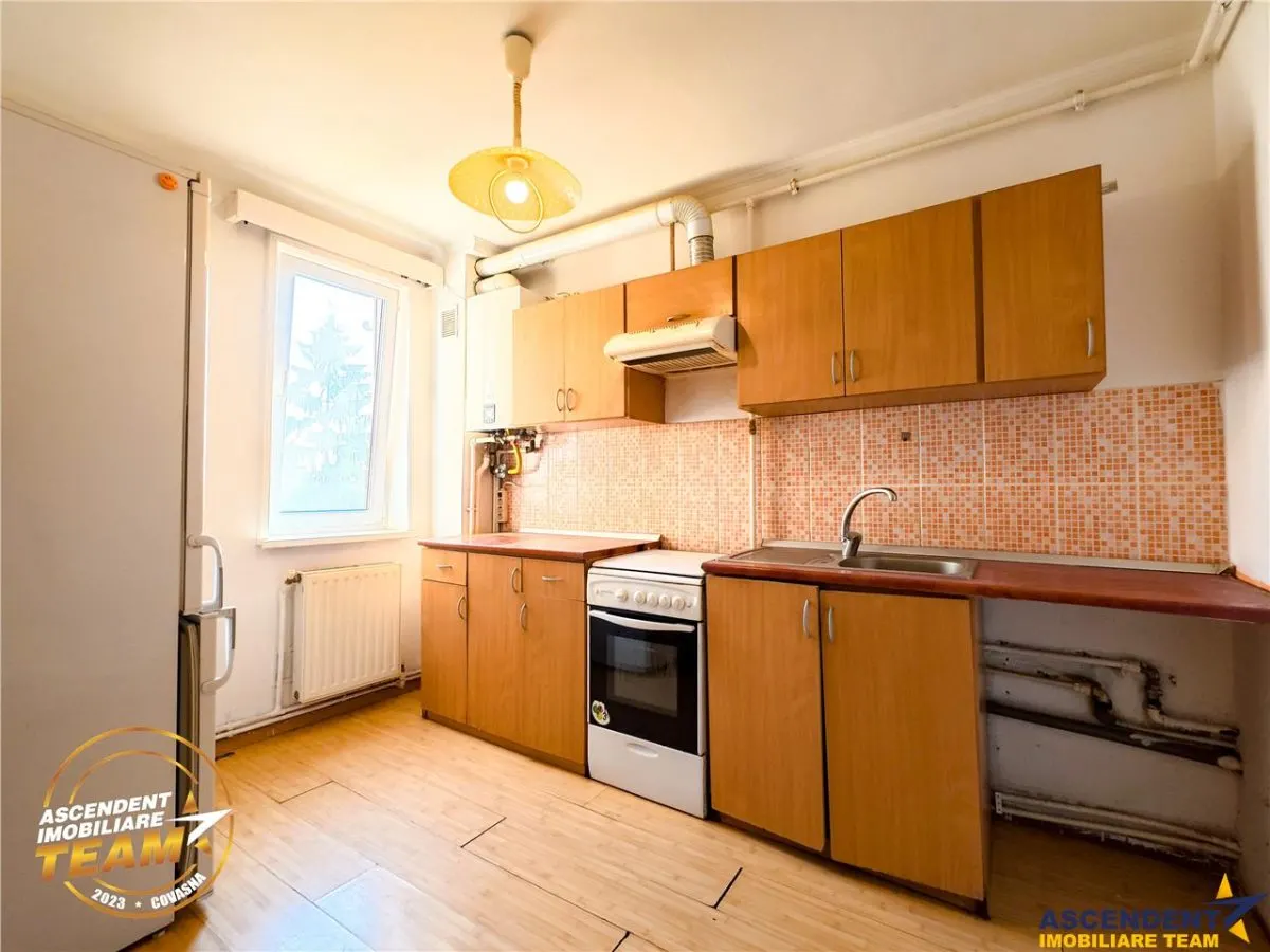 Decomandat pe 3 camere, locatie favorabila, Simeria, Sfantu Gheorghe - foto 3