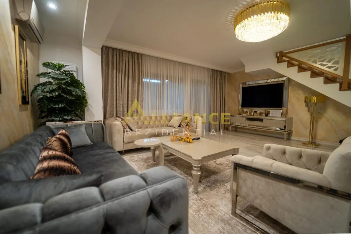 Casă tip townhouse de vânzare P+1E+M | 265 mp utili | 7 camere | terasă închisă | 3 locuri parcare - foto 1