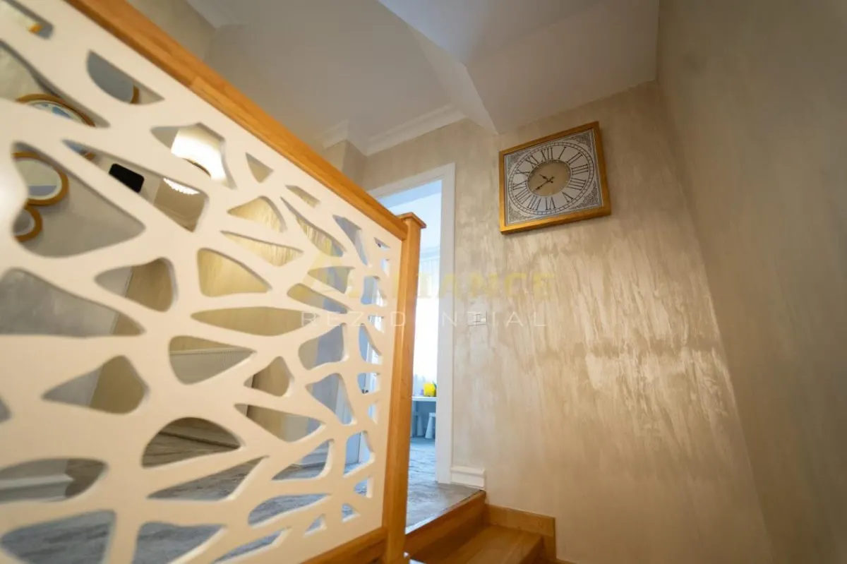 Casă tip townhouse de vânzare P+1E+M | 265 mp utili | 7 camere | terasă închisă | 3 locuri parcare - foto 7