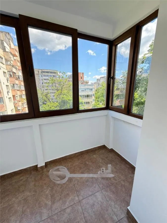 Apartament 3 camere, 75 mp, 2 băi, 2 balcoane, CT, 3 AC, boxă 9 mp și 2 locuri de parcare â€“ Nicolina - foto 9