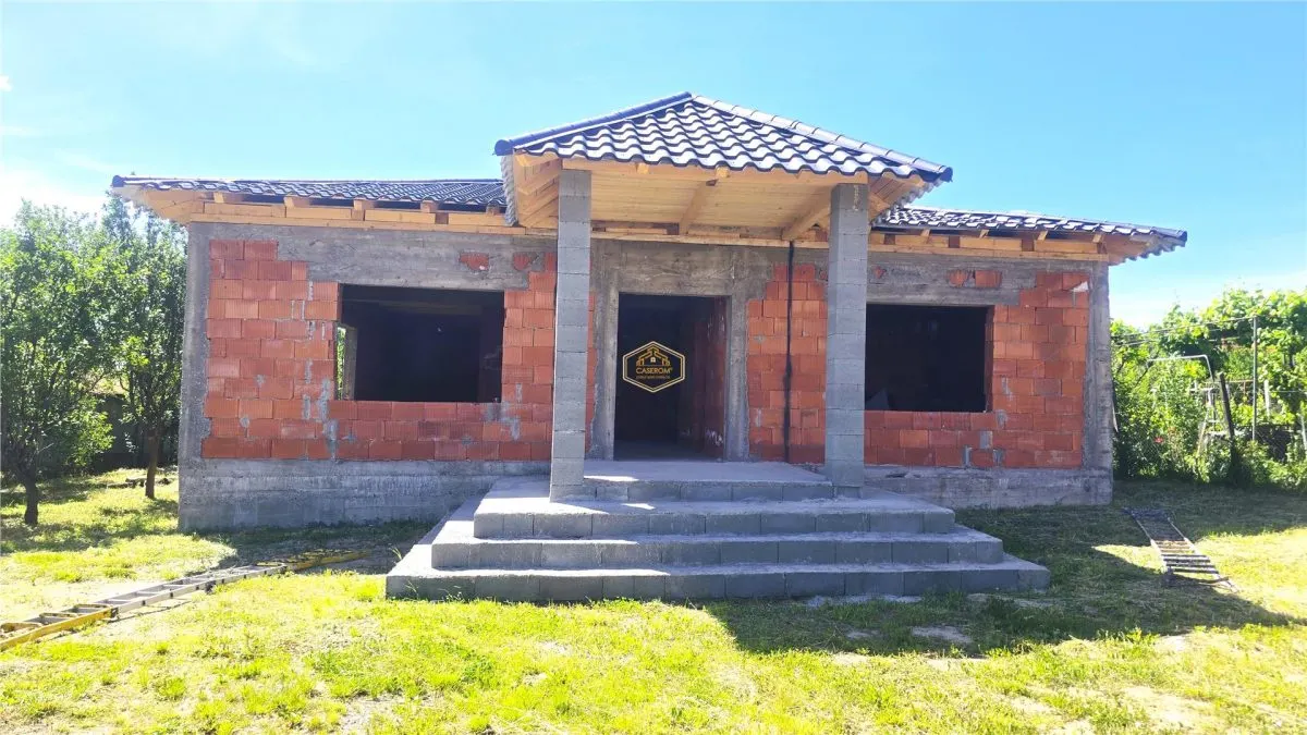 Casa Noua cu 4 camere - Teren imprejmuit 1.420 mÂ² | Viile Satu Mare - foto 2
