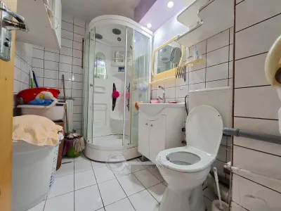 Liber, apartament 3 camere, Nicolina 2, baie cu geam, 60 mp utili - foto 13