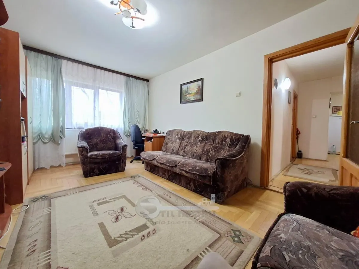 Liber, apartament 3 camere, Nicolina 2, baie cu geam, 60 mp utili - foto 4