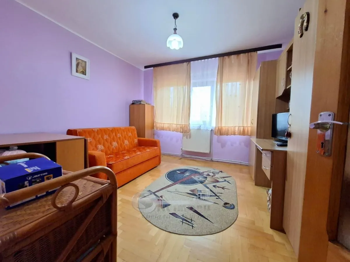 Liber, apartament 3 camere, Nicolina 2, baie cu geam, 60 mp utili - foto 6