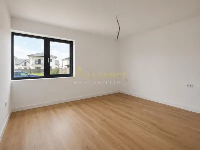Casa parter- 4 camere- 600m de autobuz- 2km de metrou-pod-beci - foto 4