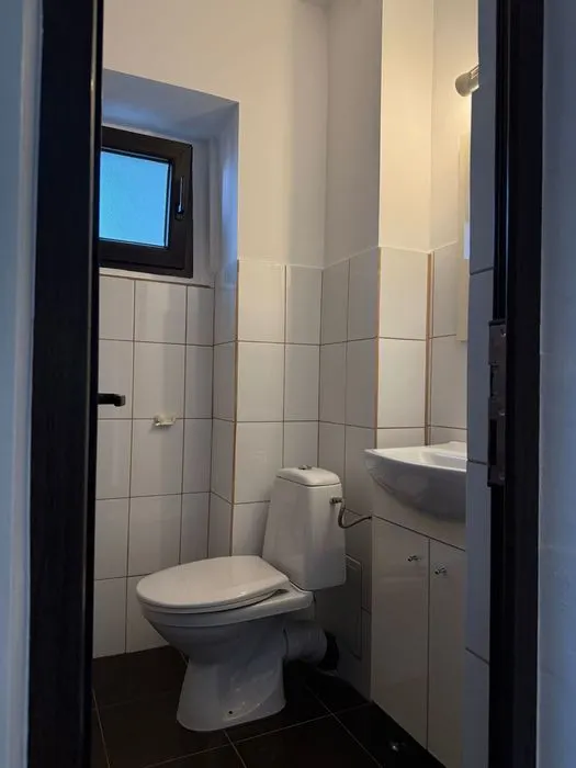 Inchiriez apartament 3 camere semidecomandat capat cug - foto 4