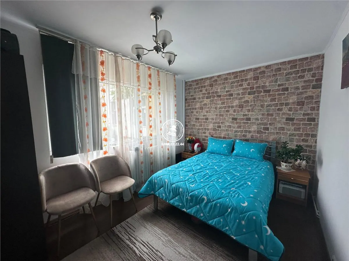 Apartament 3 camere de vanzare Podul de Piatra - foto 1