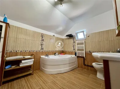 Vila cu 5 camere si 500mp de teren, de vanzare in Horpaz - foto 14