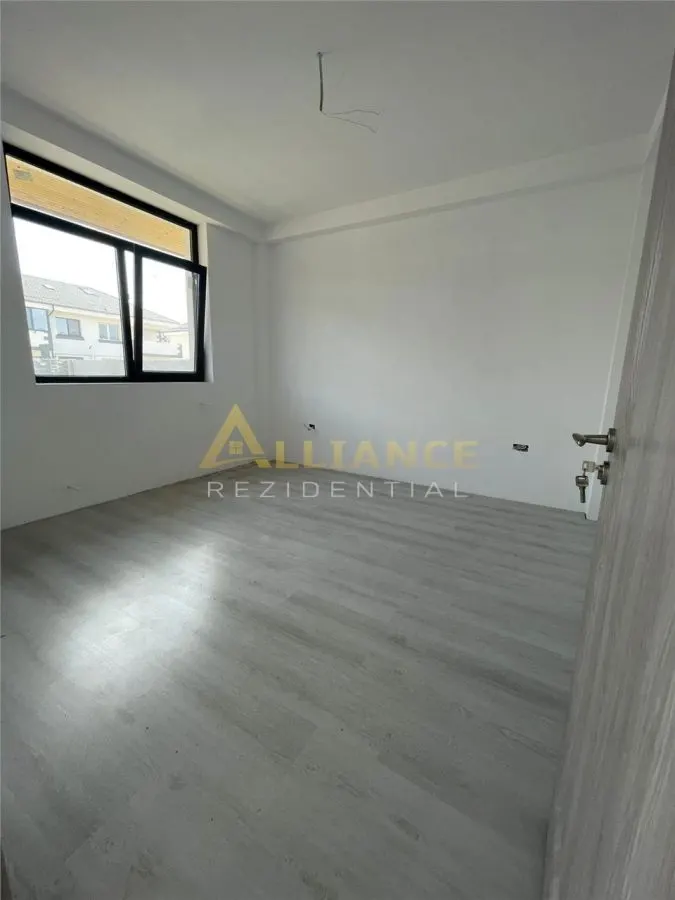 Casa cu 3 camere, Teren 190 mp { Acces rapid STB 440 Piata Sudului } - foto 4