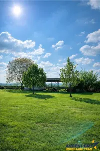 Transilvania Camping, domeniu de 14.400mp,Sanmarghita de Mures:2cladiri, apartamente,potential exceptional - Targu Mures